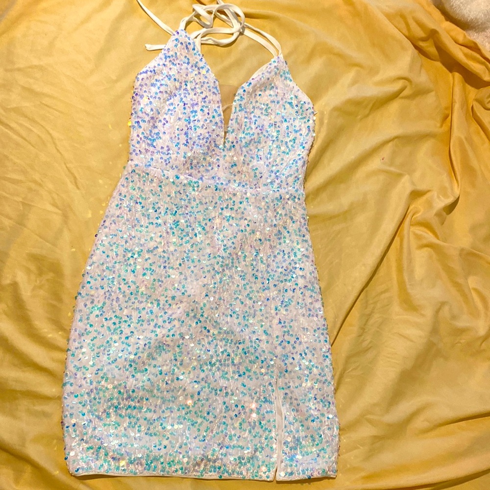 New never worn sequins white halter dress. Great for homecoming. Iridescent